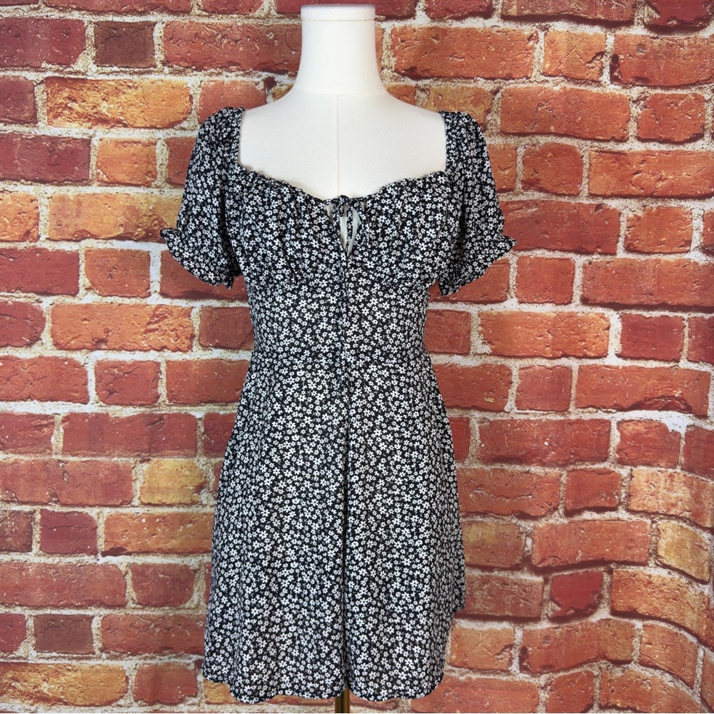 RSQ Floral Black and White Women's Romper Women’s Small Boho Cottagecore NWT